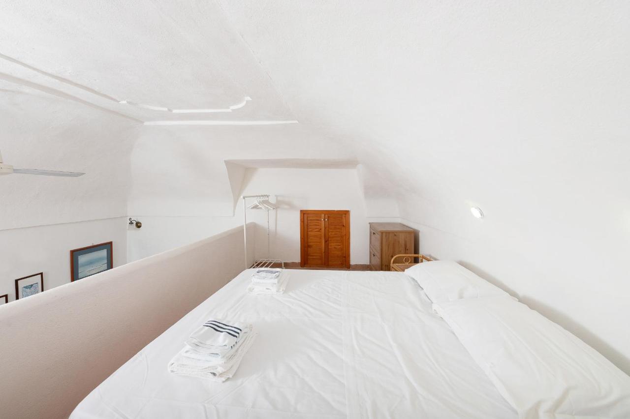 Apartment La Romantica - Corricella Exclusive Terrace *
